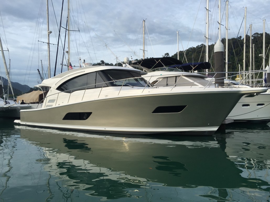 The New Riviera 525SUV and Riviera 52 Enclosed Flybridge - Lee Marine