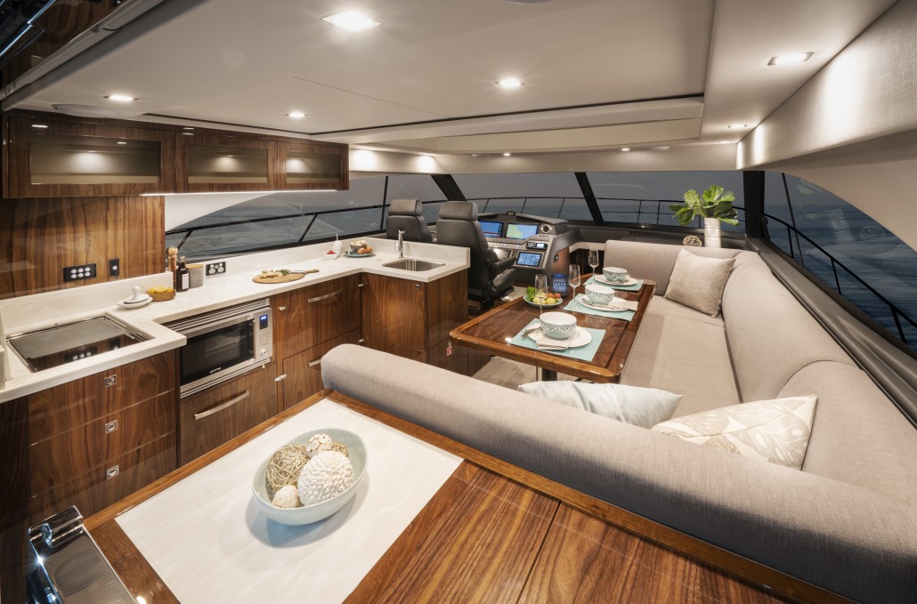 Riviera 4800 Sport Yacht Series II Platinum Edition Saloon 01