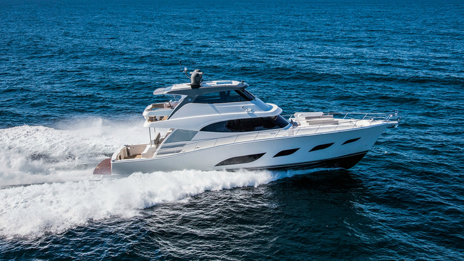 Riviera 68 Sport Motor Yachts / 21m (2026) - Lee Marine